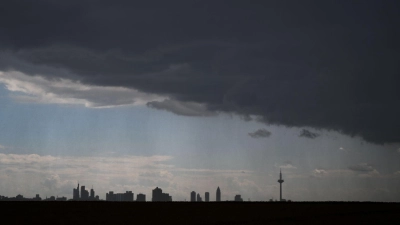 Regen, Regen, Regen: Der Juli in Deutschland war zu nass  (Foto: Arne Dedert/dpa)
