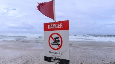 Die meisten Opfer wurden von Wellen ins Meer gerissen. (Symbolbild) (Foto: Jono Searle/AAP/dpa)