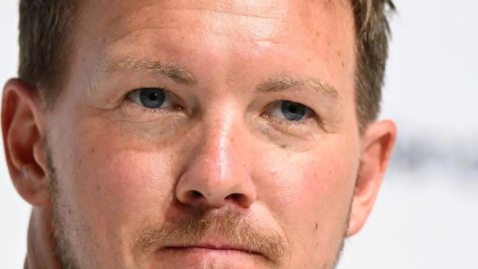 Julian Nagelsmann bei der Auftakt-Pressekonferenz in Herzogenaurach. (Foto: Federico Gambarini/dpa)