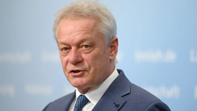 Minister Rainer: Verpflichtende Videoüberwachung für bestimmte Betriebe (Foto: Elisa Schu/dpa)