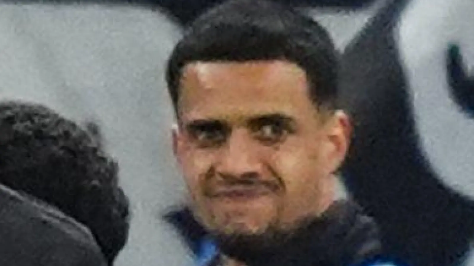 Leverkusens Torschütze Christian Kofane wird nach seinem Tor zum 1:0 gefeiert.  (Foto: Marcus Brandt/dpa)