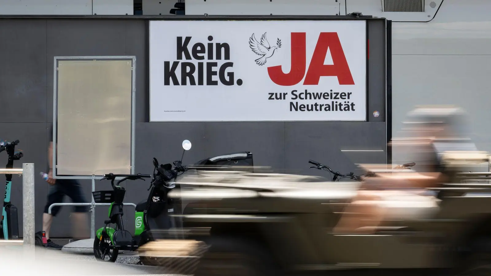 Die Initiative sollte eine striktere Neutralität in der Verfassung verankern. (Archivbild) (Foto: Andreas Becker/KEYSTONE/dpa)