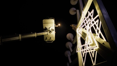 In München sollte am Montagnachmittag die erste Kerze am Chanukka-Leuchter entzündet werden. (Symbolbild) (Foto: Carsten Koall/dpa)