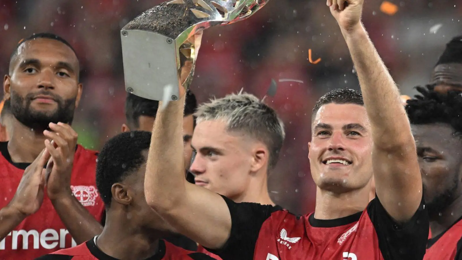 Im vergangenen Jahr jubelte noch Bayer Leverkusen als Supercup-Gewinner. (Foto: Bernd Thissen/dpa)