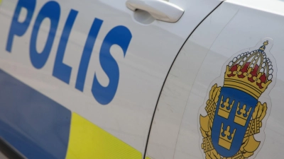 An einer schwedischen Schule wurden mehrere Menschen mit einem Schwert verletzt. Die Polizei ist vor Ort. (Symbolbild) (Foto: Steffen Trumpf/dpa)