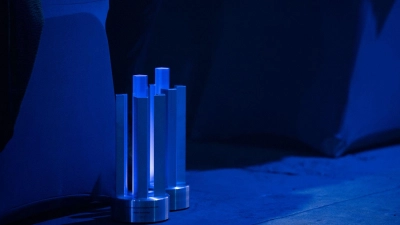 Zwei der begehrten Trophäen beim Deutschen Computerspielpreis. (Archivbild) (Foto: Hannes P Albert/dpa)