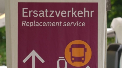 Am Freitagmorgen ist der Ersatzverkehr auf der Strecke Hamburg-Berlin angelaufen. (Archivbild) (Foto: Marcus Brandt/dpa)