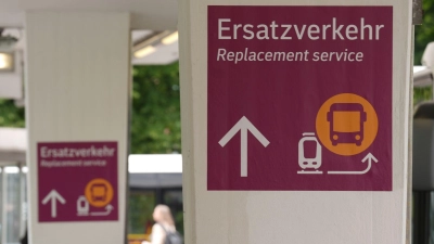 Bus statt Bahn: Auf der Strecke der Hesselbergbahn ist Ersatzverkehr angesagt. (Symbolbild: Marcus Brandt/dpa)