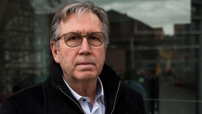 Die Gewalttat von Aschaffenburg hat dem Oberbürgermeister der Stadt, Jürgen Herzing (SPD), schwer zugesetzt. (Foto: Daniel Vogl/dpa)