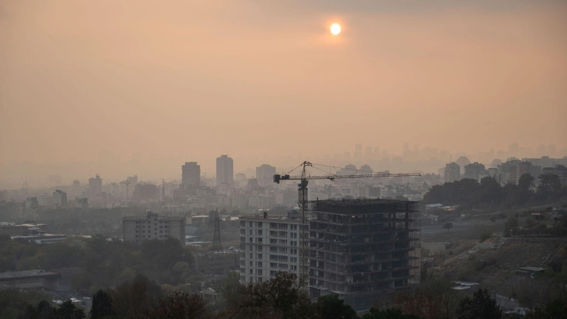 Wegen der drastischen Luftverschmutzung in Teheran hat die Umweltbehörde der Hauptstadt eine Warnung an die Bevölkerung ausgesprochen. (Archivbild) (Foto: Arne Immanuel Bänsch/dpa)