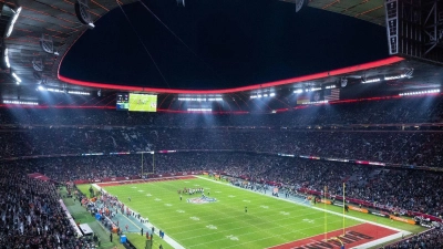 Hauptrunde in der Allianz Arena: Die Spieler von den Seattle Seahawks und den Tampa Bay Buccaneers in Aktion. 2024 findet wieder ein Football-Spiel der NFL in München statt. (Foto: Sven Hoppe/dpa)