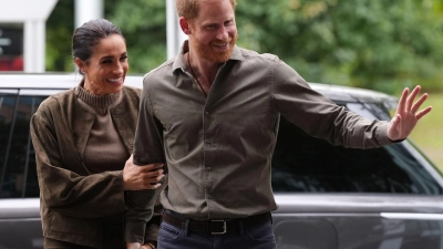 Bald wieder in Großbritannien: Harry und Meghan. (Archivbild) (Foto: Jonathan Brady/PA Wire/dpa)