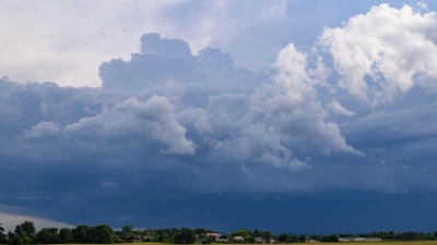 Gewitter, Starkregen und stürmischer Wind sorgen regional für ungemütliches Wetter. (Foto: Patrick Pleul/dpa)