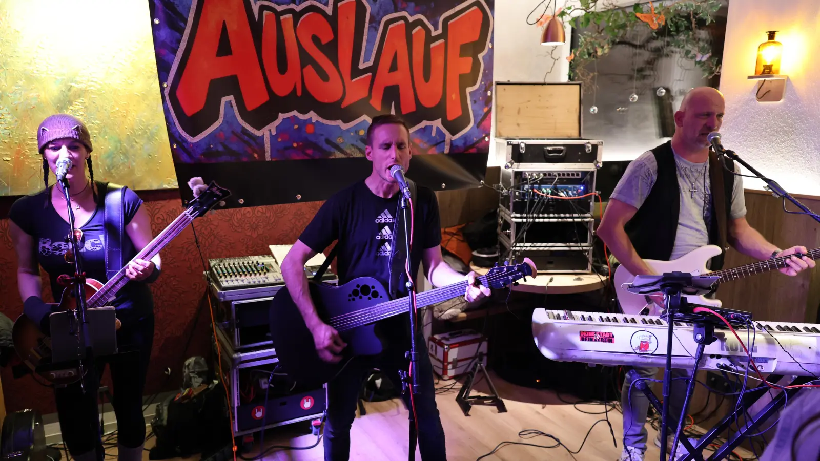 Partystimmung in der Alten Resi entfachte „Auslauf”. (Foto: Zeynel Dönmez)