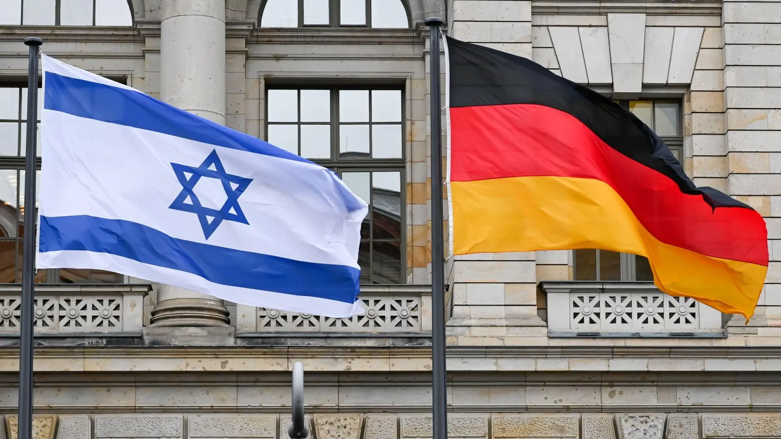 Deutschland und Israel haben zwei Jahrzehnte nach dem Ende des Zweiten Weltkriegs diplomatische Beziehungen aufgenommen. (Archivbild) (Foto: Jens Kalaene/dpa-Zentralbild/ZB)