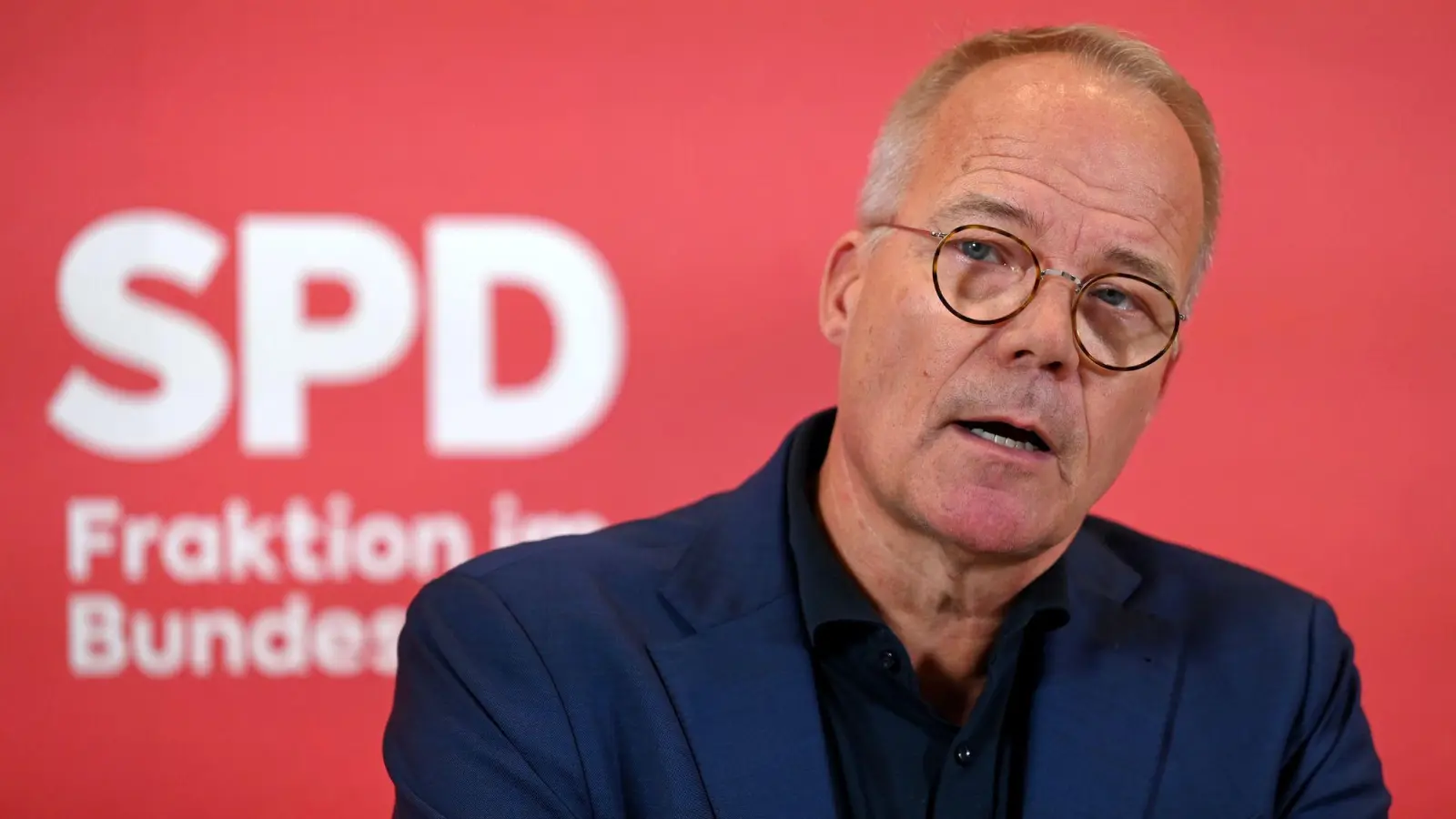 Eine Einigung beim Verbrenner-Aus steht laut SPD-Fraktionschef Miersch bevor. (Archivbild) (Foto: Elisa Schu/dpa)