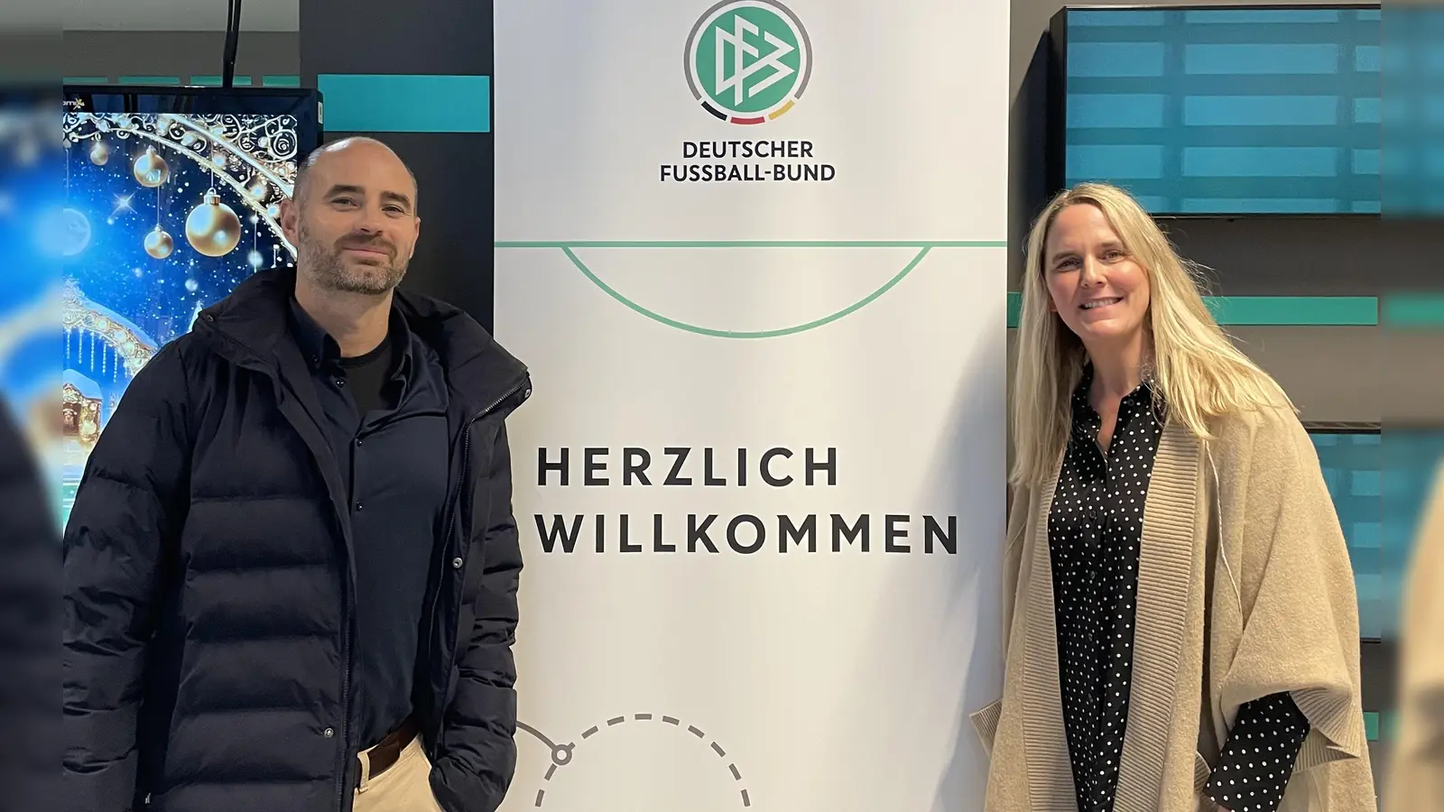 Prof. Dr. Jana Wiske und Kollege Tim Frohwein bei einem ihrer Besuche in der DFB-Zentrale in Frankfurt. (Foto: Selfie)