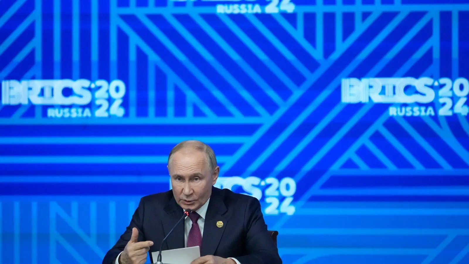 Putin sieht sich auf dem Brics-Gipfel gestärkt und in seinem Angriffskrieg auf dem Vormarsch.  (Foto: Alexander Zemlianichenko/AP/dpa)