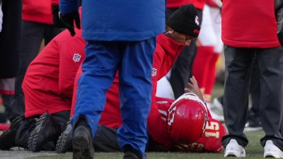 Patrick Mahomes verletzt sich in der Schlussphase. (Foto: Ed Zurga/AP/dpa)