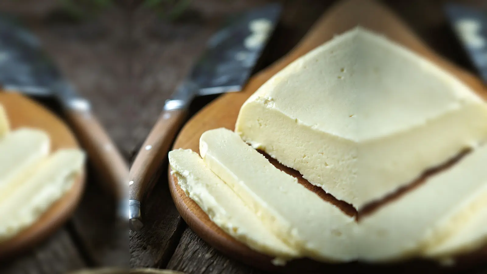 Kurzer Prozess: Wer morgen Bratkäse in die Pfanne hauen möchte, braucht für den Paneer nur Milch, Zitronen, Joghurt, Salz und Gewürze, um heute mit der Zubereitung zu beginnen.  (Foto: Pedro Torres/Verlag Eugen Ulmer/dpa-tmn)