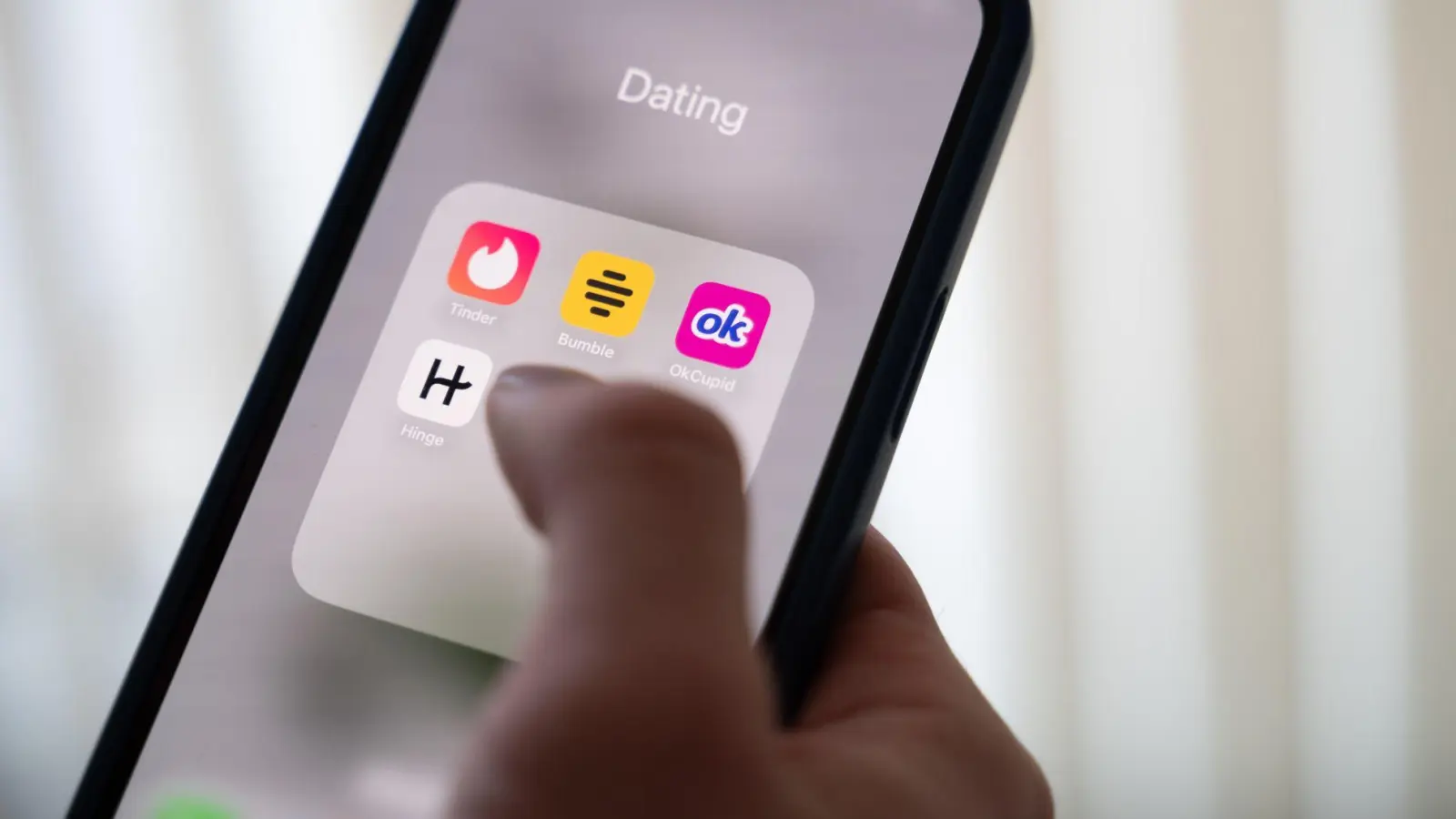 Politische Vorlieben sind auf Dating-Apps ein wichtiges Auswahlkriterium - zumindest in den USA, wie eine Kölner Studie zeigt. (Archivbild) (Foto: Alicia Windzio/dpa)