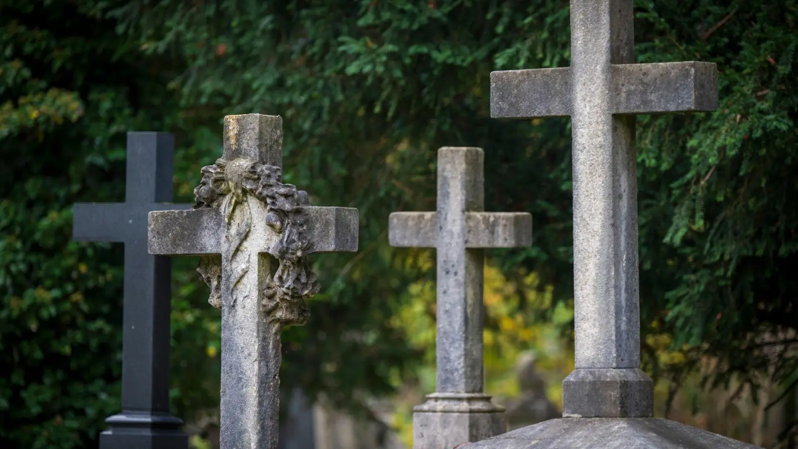 Der Totensonntag wird inzwischen offiziell Ewigkeitssonntag genannt. (Symbolbild) (Foto: Peter Kneffel/dpa)