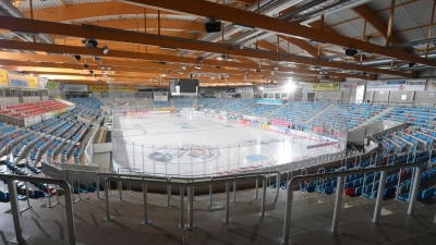 Wegen einer Havarie in der Eisarena ist das Spiel von Ingolstadt in Bremerhaven abgebrochen worden. (Foto: Mathias Renner/City-Press GmbH/Pool/dpa)