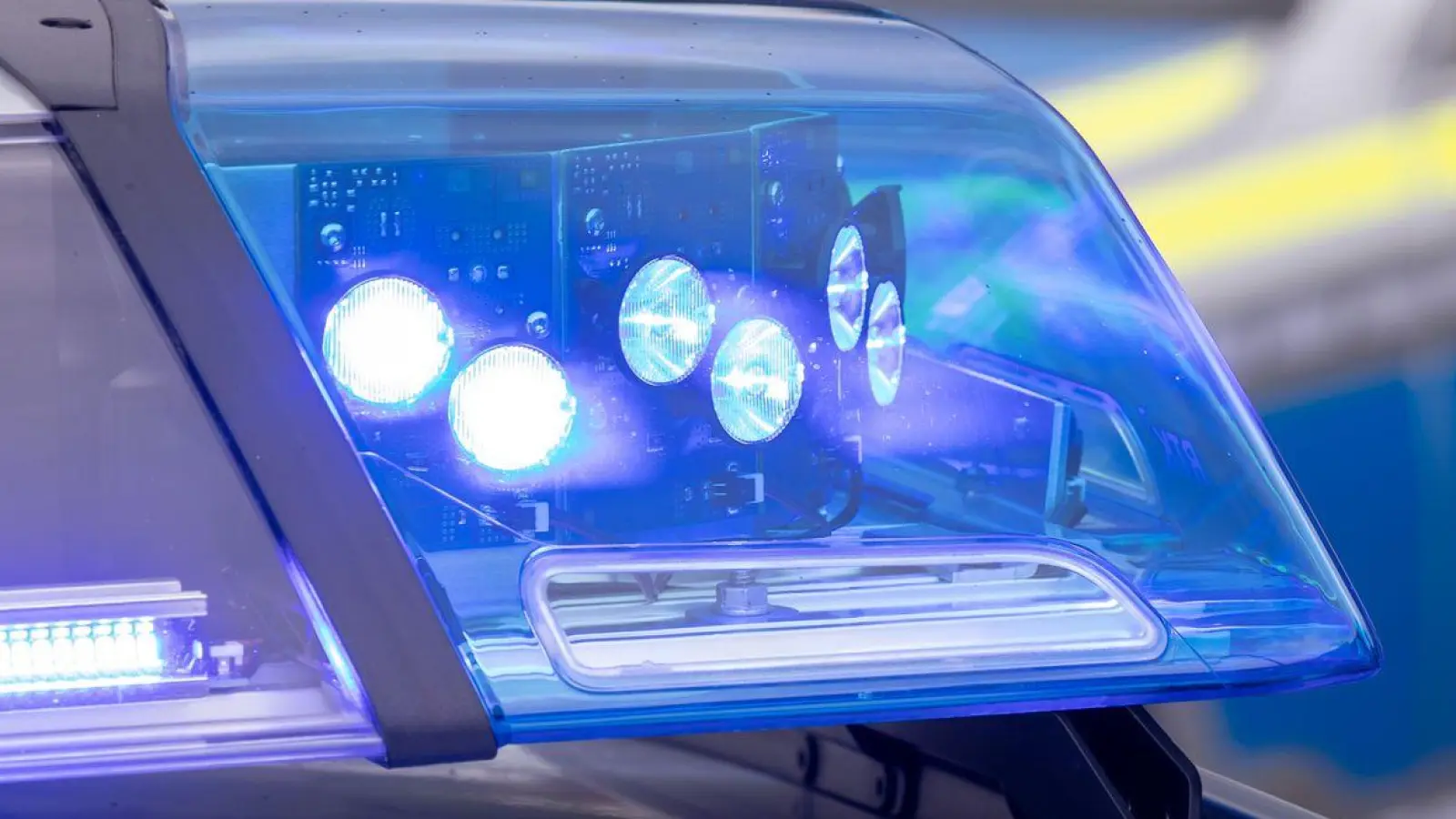 Die Polizei sicherte Spuren am Tatort und hofft auf Zeugenhinweise. (Symbolbild) (Foto: Daniel Karmann/dpa)