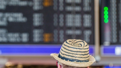 Am Frankfurter Flughafen drohen zum Ferienstart längere Wartezeiten. (Foto: Andreas Arnold/dpa)