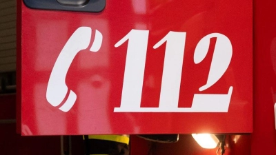 Die Feuerwehr kämpfte stundenlang gegen die Flammen. (Archivbild) (Foto: Niklas Treppner/dpa)