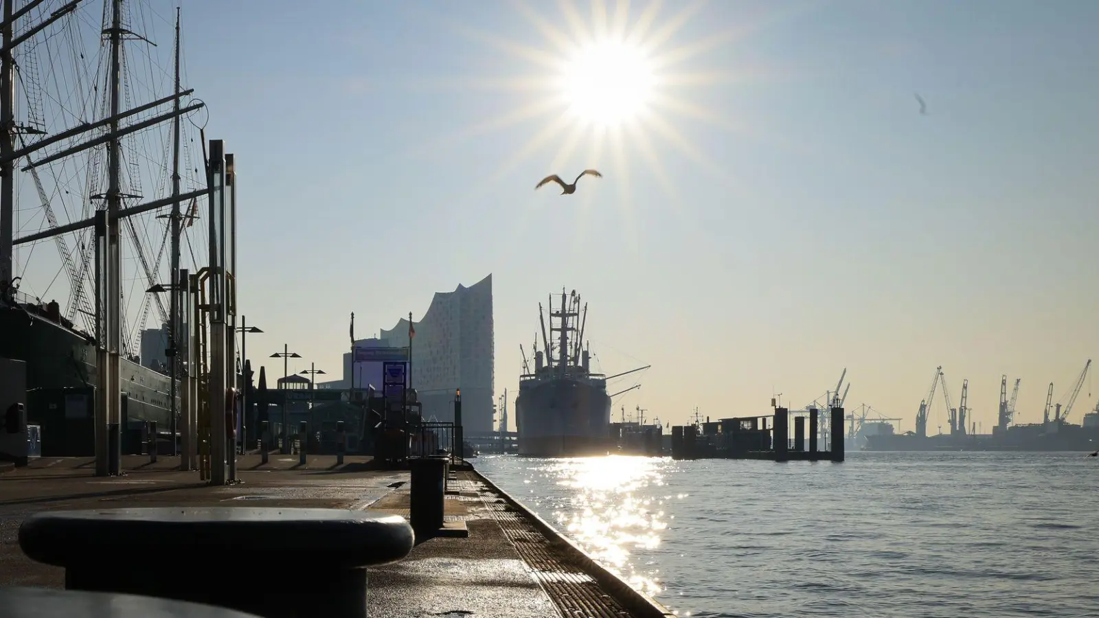 Die Sonne strahlt noch einige Tage, bevor es zum Wetterumschwung kommt.  (Foto: Christian Charisius/dpa)