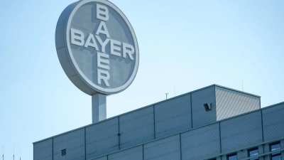 Bayer holte sich die Rechtsstreitigkeiten um den Unkrautvernichter Roundup mit dem Kauf von Monsanto ins Haus. (Foto: Hendrik Schmidt/dpa-Zentralbild/dpa)