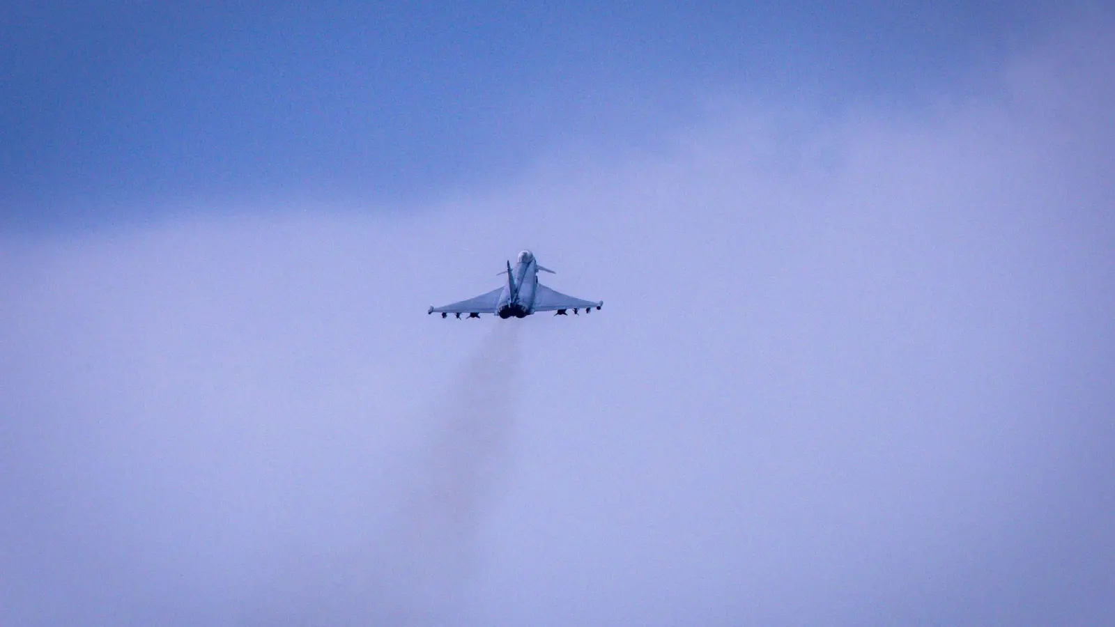 Mit der Betankung eines französischen Atom-Kampfjets in Nörvenich bei Köln wird die deutsch-französische Kooperation bei der nuklearen Abschreckung erstmals in die Praxis umgesetzt. (Archivfoto) (Foto: Jens Büttner/dpa)