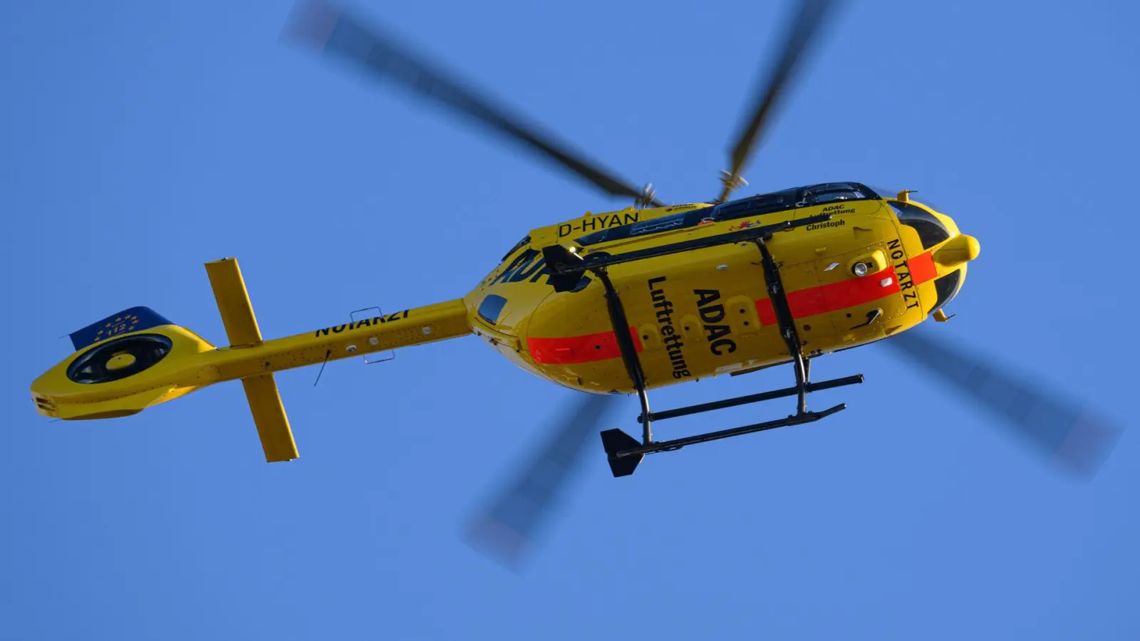 Laut einer Polizeisprecherin brachte ein Rettungshubschrauber den Mann ins Krankenhaus. (Symbolbild) (Foto: Robert Michael/dpa)