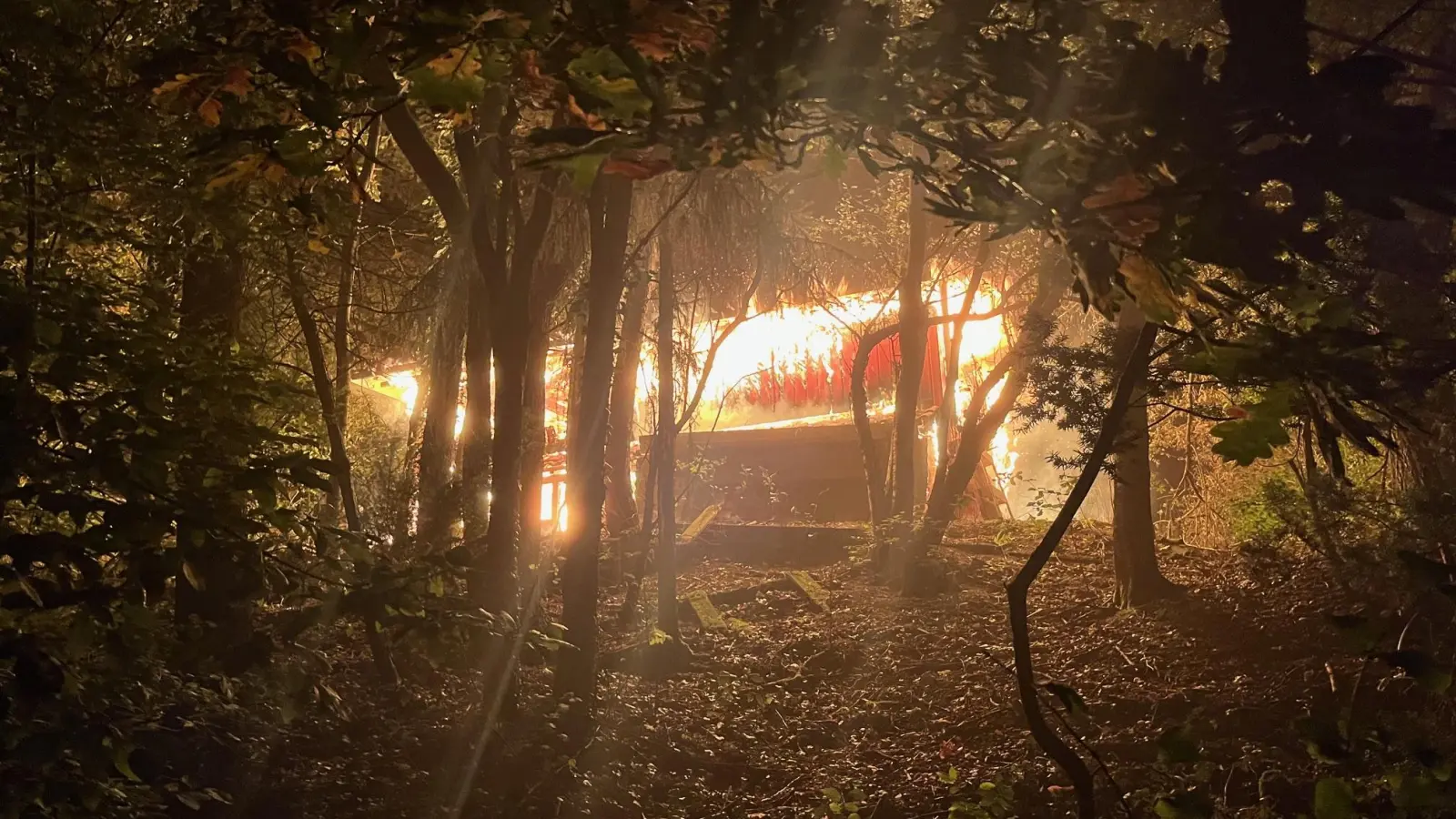 Bei dem Brand einer Gartenlaube in Brunn (Emskirchen) starb ein Mann. Er hatte länger in der Hütte gelebt. (Foto: Volker Raab)