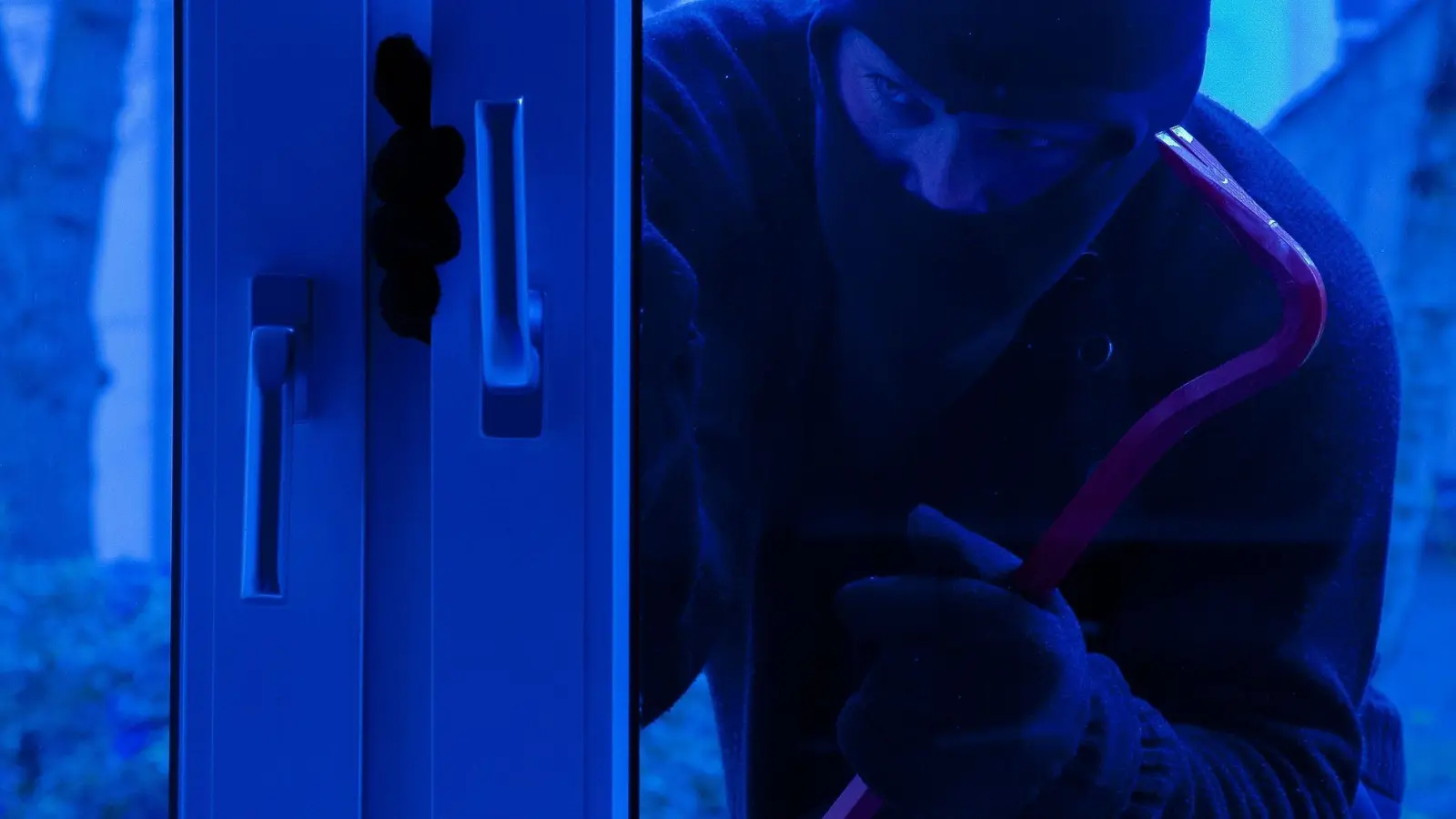 Die Täter durchwühlten Büros und öffneten gewaltsam Schränke und einen Tresor. (Foto: Kai Remmers/dpa-tmn)