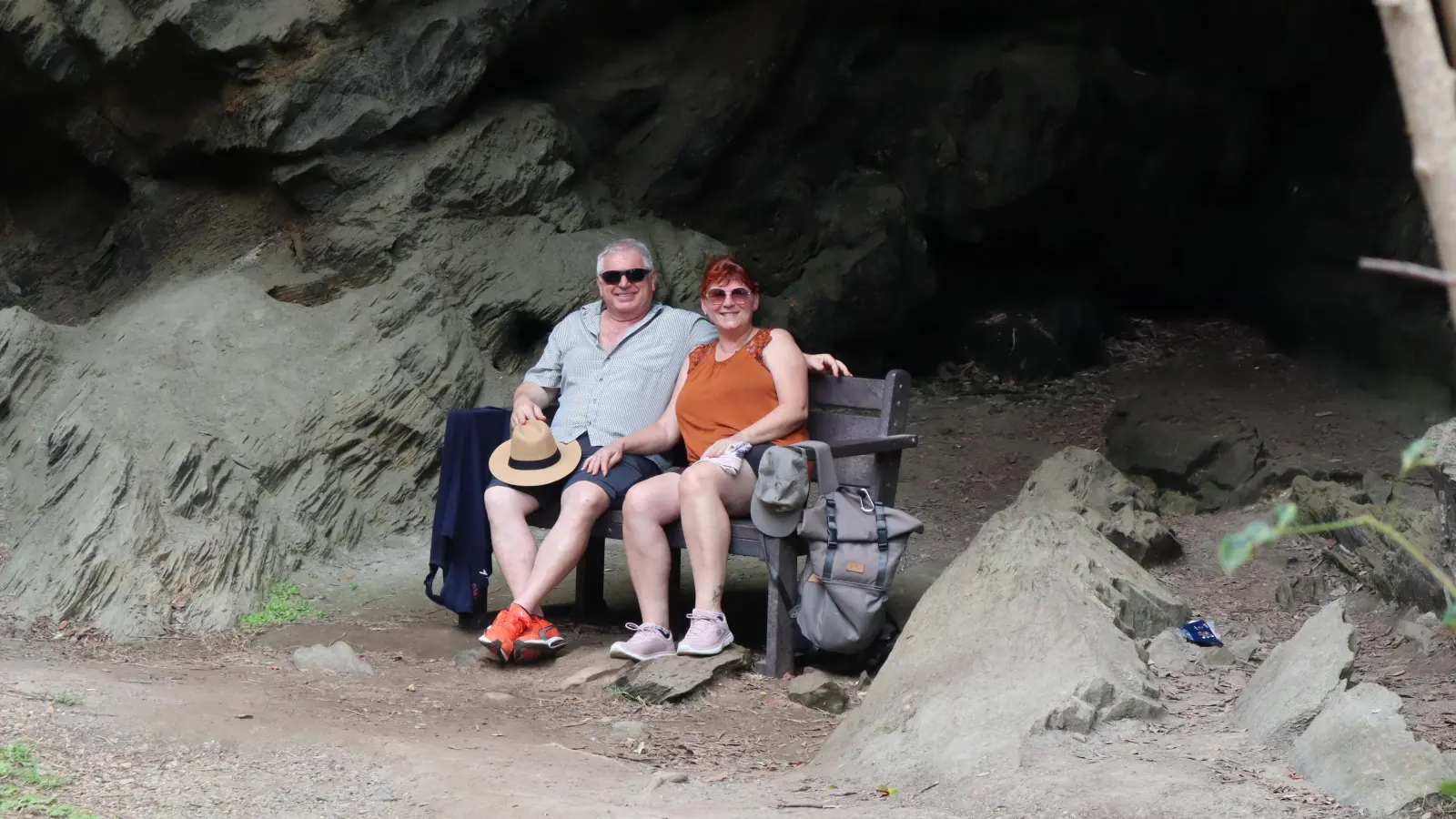 Auch wer Wärme liebt, ist im südafrikanischen Sommer dankbar für ein ruhiges Plätzchen im Schatten. (Foto: Gudrun Bayer)
