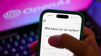Bei ChatGPT will OpenAI künftig auch mit Werbung Geld verdienen (Archivbild) (Foto: Hendrik Schmidt/dpa)