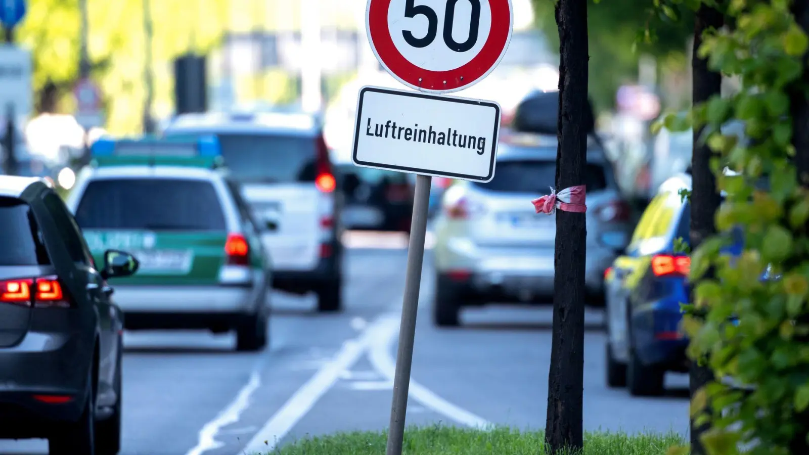 Nicht nur der Straßenverkehr ist schuld an hohen Feinstaubwerten. (Archivbild) (Foto: Sven Hoppe/dpa)