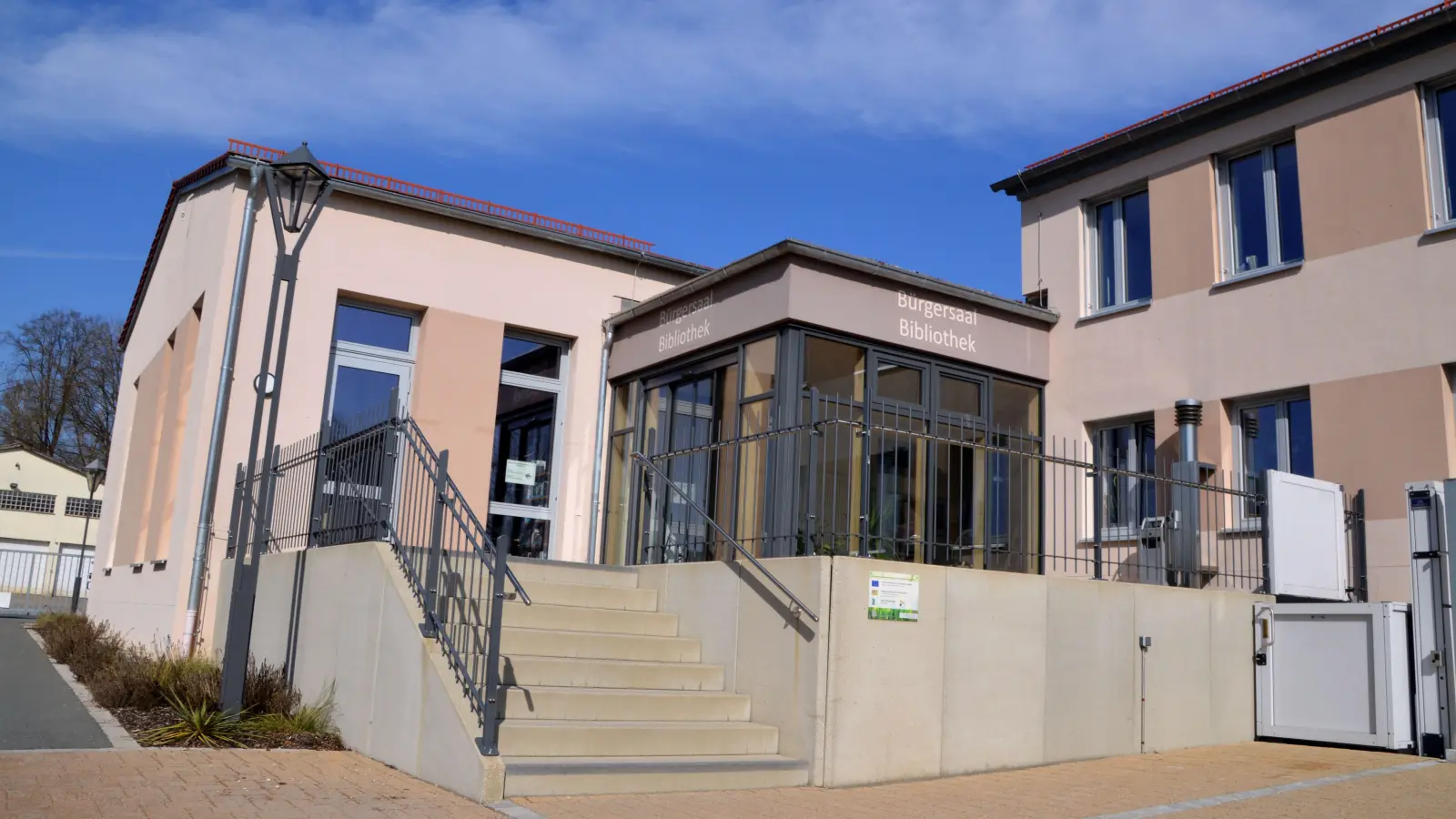 Im Bürgersaal des Uehlfelder Rathauses soll am 7. Mai die konstituierende Sitzung des Gemeinderats für die Legislaturperiode 2026 bis 2032 stattfinden. Bis Dienstag stellte sich dazu eine Frage: Wer lädt dazu ein? (Foto: Johannes Zimmermann)