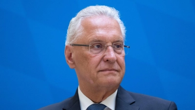 Joachim Herrmann (CSU), Innenminister von Bayern, nimmt im Innenministerium an einer Pressekonferenz teil. (Foto: Sven Hoppe/dpa)