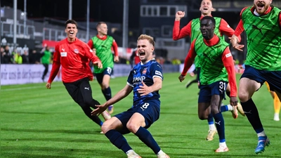 Leonardo Scienza ist in der Relegation Heidenheims Matchwinner.  (Foto: Silas Schüller/DEFODI Images/dpa)