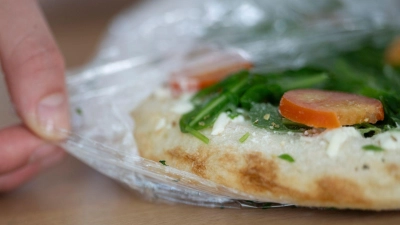 Wird Tiefkühlpizza künftig teuer? (Archivbild)  (Foto: Marijan Murat/dpa)