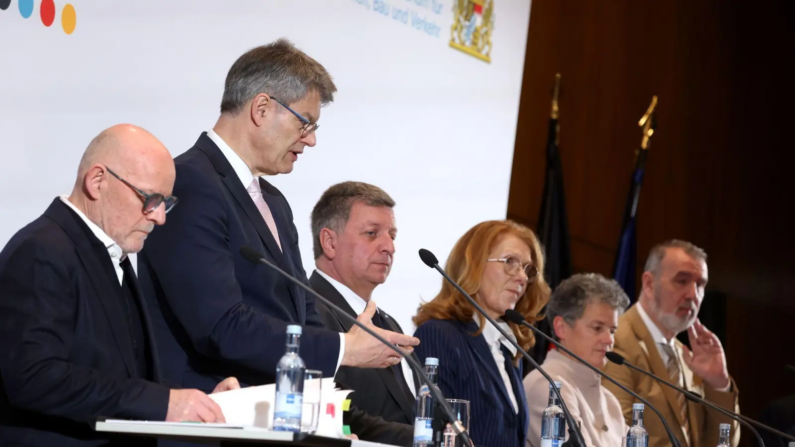 Bei den Verkehrsministern gab es viel Konsens - aber auch strittige Themen. (Foto: Karl-Josef Hildenbrand/dpa)
