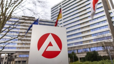 Die Zahl der Arbeitslosen in Deutschland ist im Oktober um 40.000 gesunken. (Archivbild)  (Foto: Daniel Karmann/dpa)