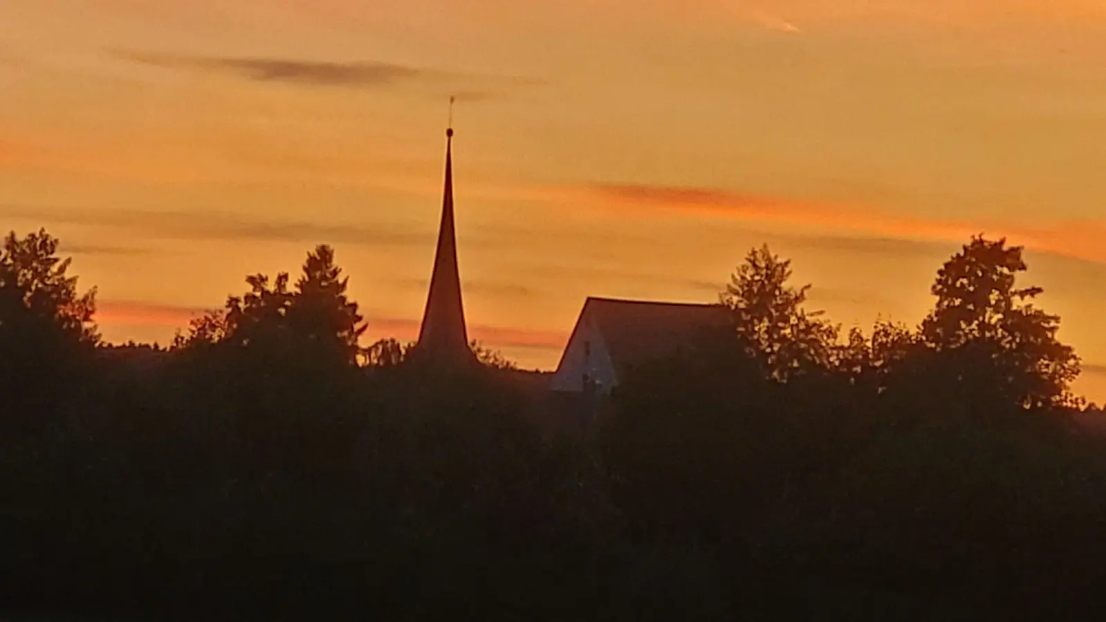 Friedliche Abendstimmung - gesehen in Dachsbach (Foto: Monika Wunder-Saur)