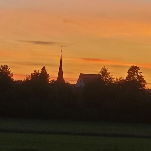 Friedliche Abendstimmung - gesehen in Dachsbach (Foto: Monika Wunder-Saur)