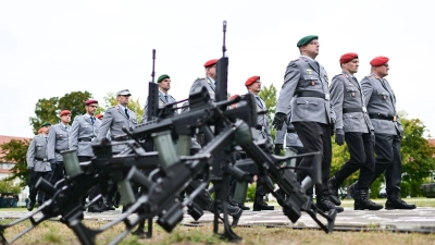 Die Bundeswehr soll attraktiver werden für junge Leute, denn der Bedarf ist aus Sicht der Regierung groß. (Archivbild) (Foto: Sebastian Christoph Gollnow/dpa)