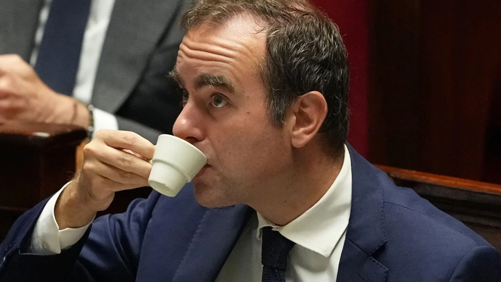 Die beiden Misstrauensanträge gegen die Regierung von Premier Lecornu sind gescheitert. (Foto: Thibault Camus/AP/dpa)