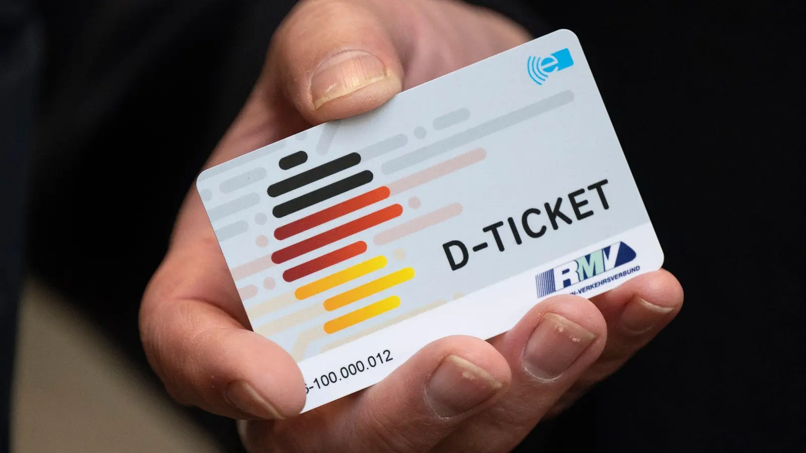 Bayern will für das Deutschlandticket nicht mehr zahlen. (Symbolbild) (Foto: Boris Roessler/dpa)